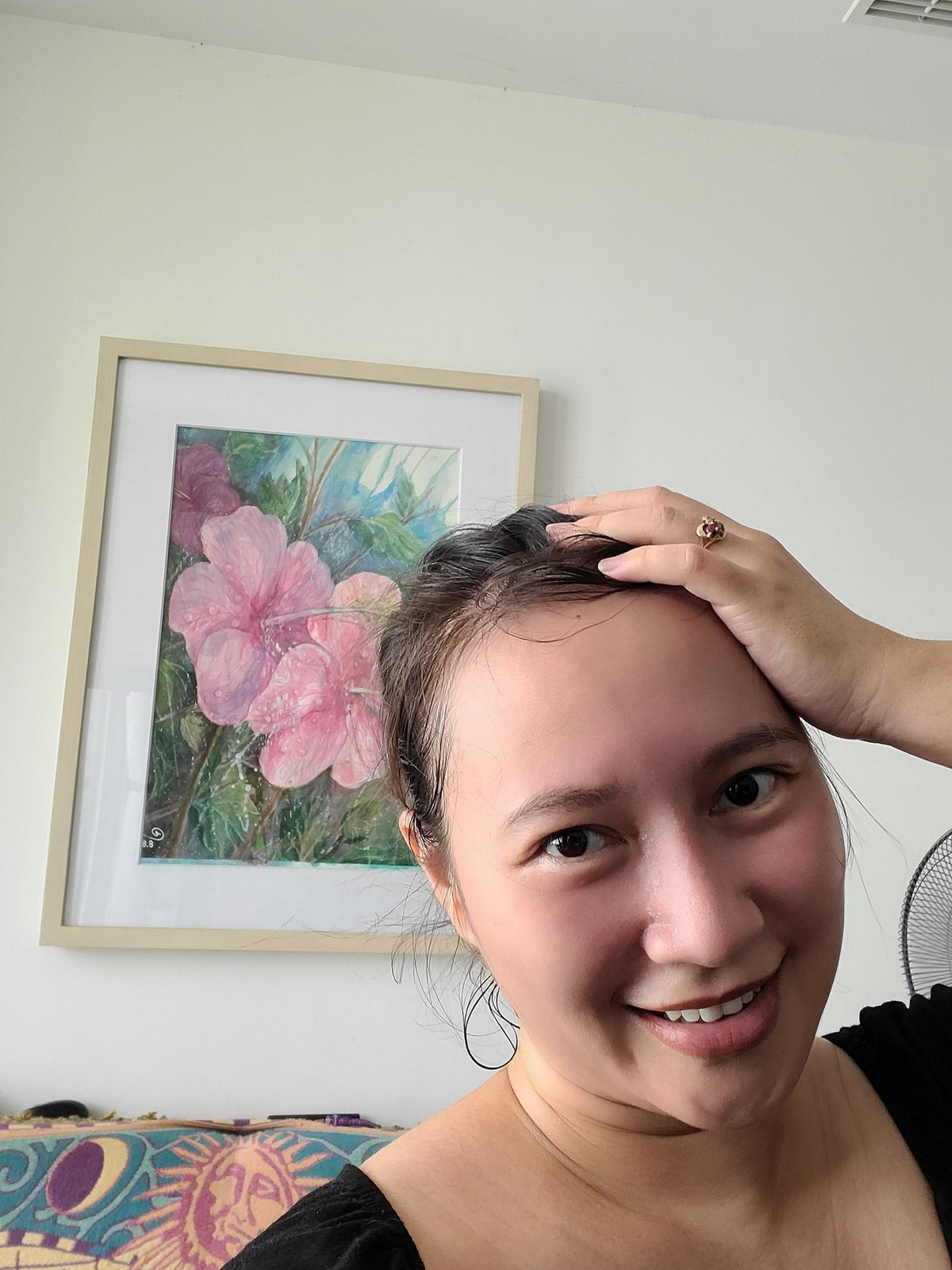 Khánh Linh khuyên mọi người nên tập thể dục ít nhất 1 tiếng/ngày. Chị đăng ảnh mướt mồ hôi sau khi tập Zumba.