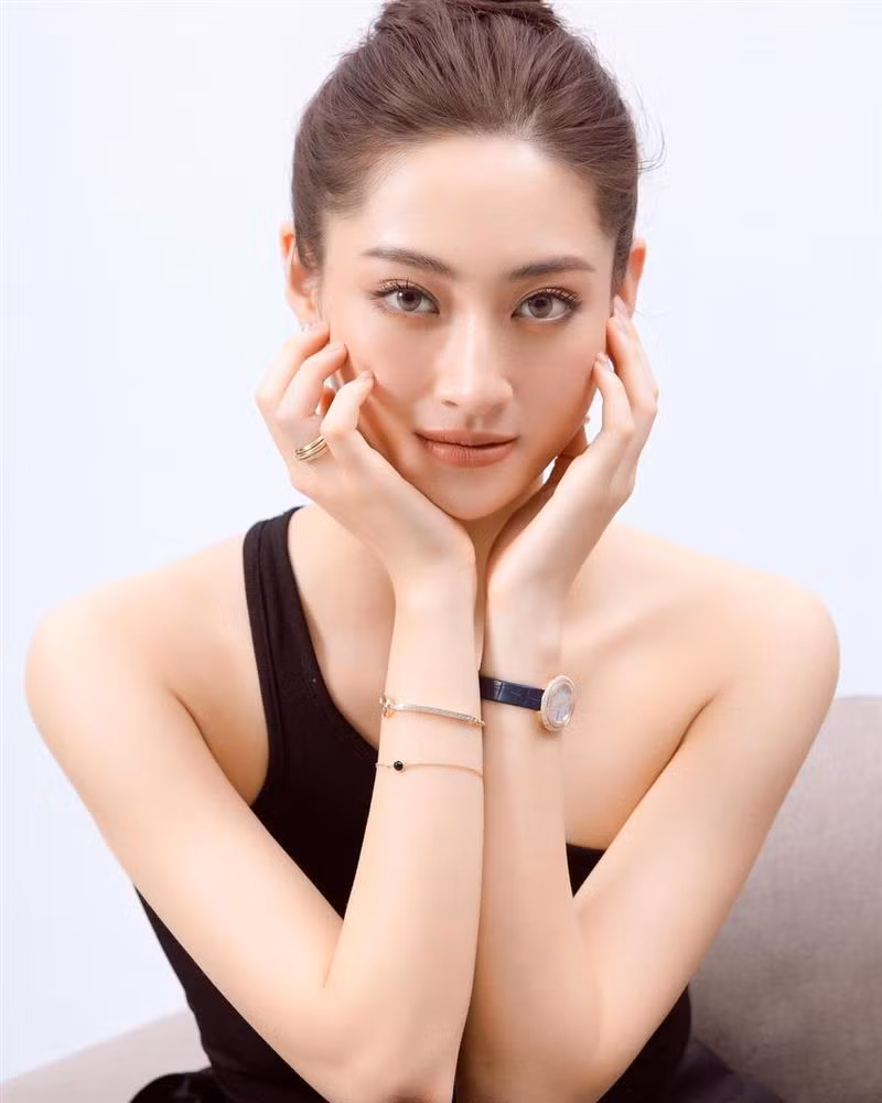 Hiện tại, chân dài 10X đang theo học tại trường Đại học Ngoại Thương Hà Nội.