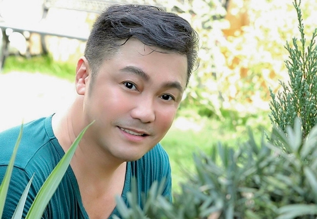 52 tuoi chua vo, Ly Hung xuat hien voi ngoai hinh khac la