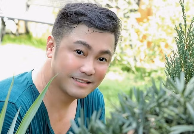 52 tuoi chua vo, Ly Hung xuat hien voi ngoai hinh khac la