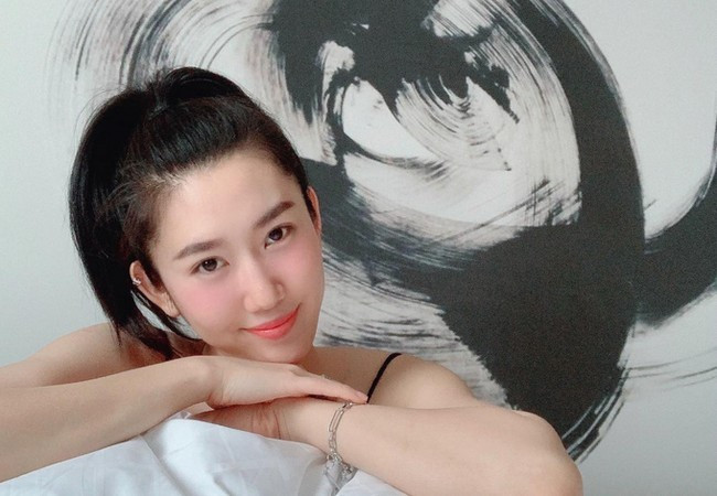 Thúy Ngân ý thức chăm sóc tốt bản thân từ sắc vóc đến tinh thần. Cô vừa cùng ê-kíp sang Hàn Quốc ghi hình cho chương trình Running Man.