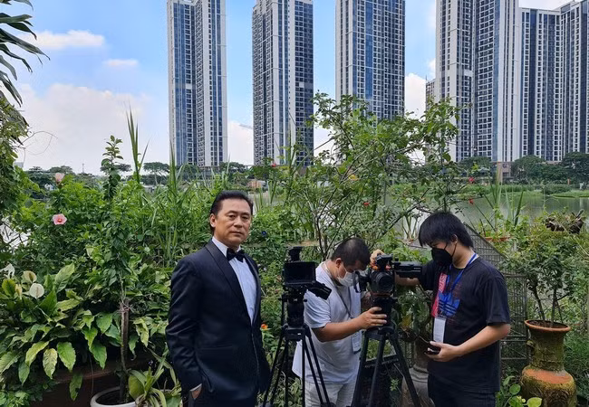 NSND Tạ Minh Tâm trước giờ ghi hình chương trình kỷ niệm 110 năm ngày sinh đại tướng Võ Nguyên Giáp.