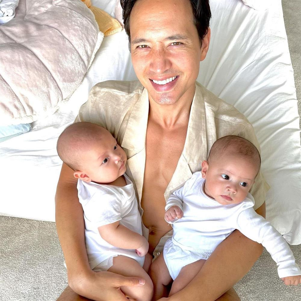 hững khoảnh khắc cho thấy rõ sự lão hóa của Kim Lý. Có lẽ ngoại hình nam diễn viên bị ảnh hưởng khá nhiều bởi việc ngày đêm chăm sóc con nhỏ.