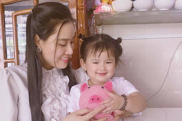 Xuc dong ky vat cua Van Quang Long danh cho con gai ut