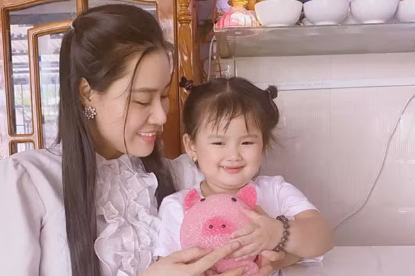 Xuc dong ky vat cua Van Quang Long danh cho con gai ut