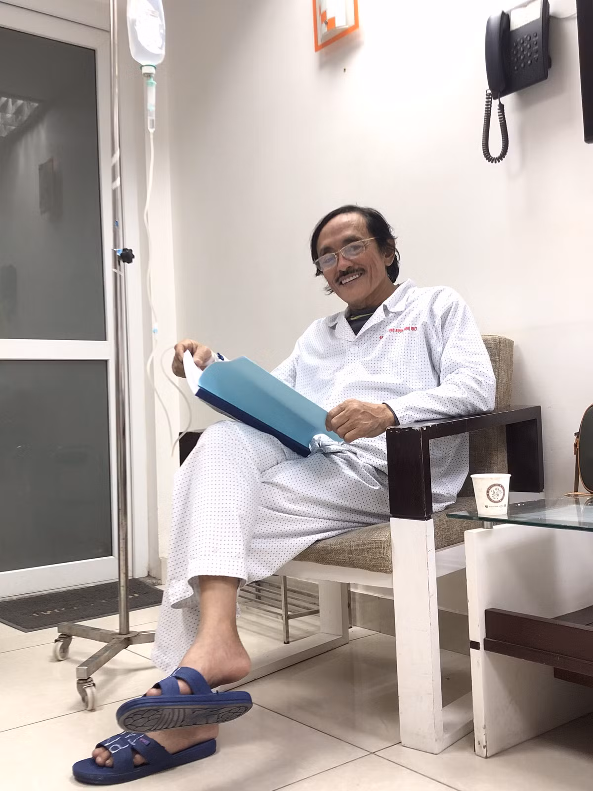 Nghệ sĩ Giang còi xác nhận ung thư họng, đã di căn Nghe si Giang coi xac nhan ung thu hong, da di can