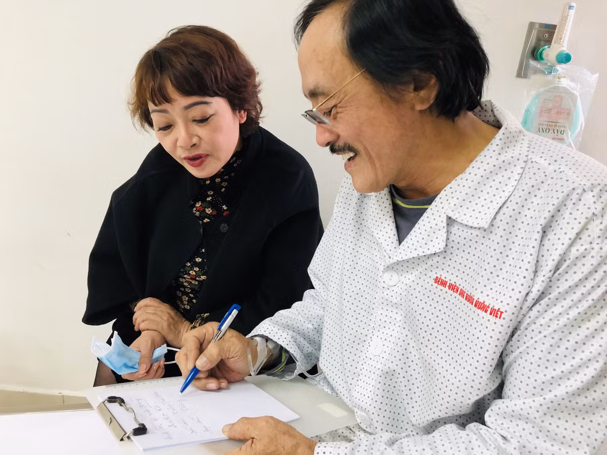 Nghệ sĩ Giang còi xác nhận ung thư họng, đã di căn - Hình 2 Nghe si Giang coi xac nhan ung thu hong, da di can-Hinh-2
