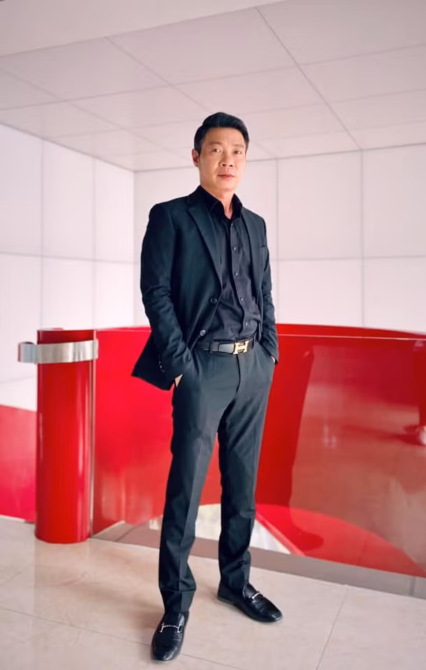 Vo moi cuoi cua Cong Ly bi chong 