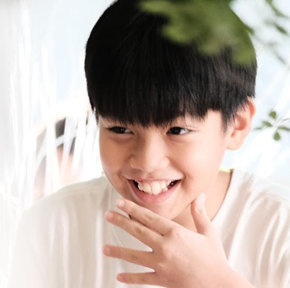 "Cứ nghĩ dịch thì thôi không bày vẽ gì nhiều, mà sợ con vô tình nghĩ mẹ bận 2 em không tổ chức như mọi năm, nên mẹ lại làm tới, chơi lớn, trang trí 'nhè nhẹ' làm con bất ngờ ngay tại nhà. Xin được cảm ơn mọi lời chúc đến Subeo", nữ ca sĩ chia sẻ thêm.