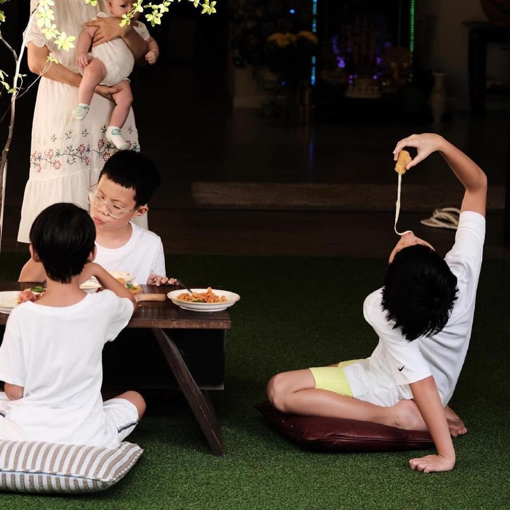 Những khoảnh khắc ăn uống dễ thương của Subeo.