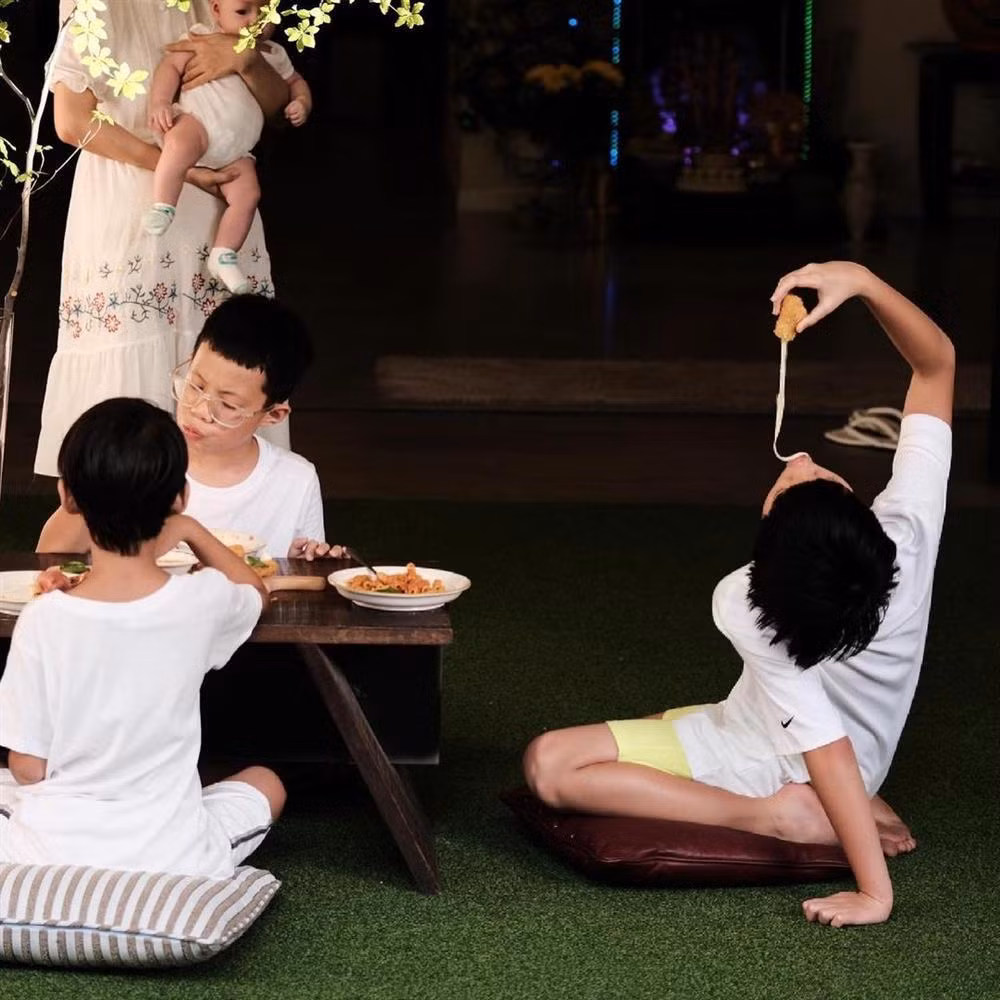 Những khoảnh khắc ăn uống dễ thương của Subeo.