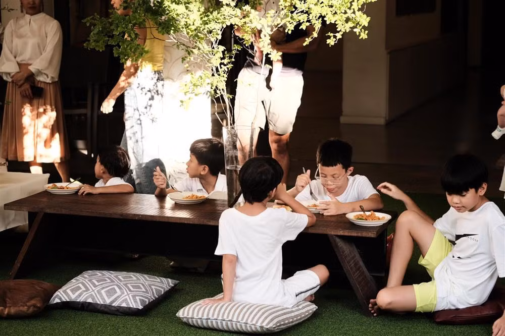 Những người thân trong gia đình có mặt đầy đủ mừng sinh nhật nhóc tỳ 11 tuổi.