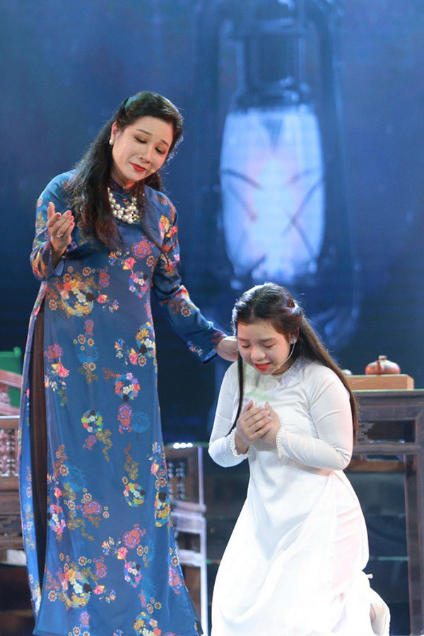 Thái Phương đã không ít lần đứng trên sân khấu song ca cùng mẹ. Cô cũng có ý định gắn bó với con đường nghệ thuật chuyên nghiệp.