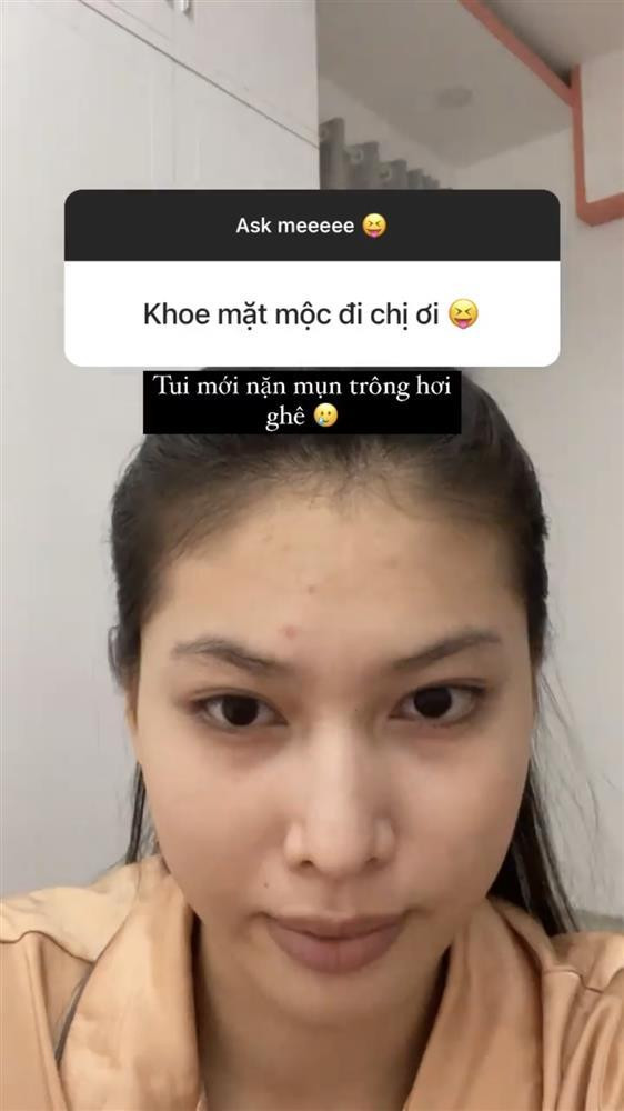 Có lẽ vì quá quen với hình ảnh sắc lẹm với những màn trang điểm đậm của Ngọc Thảo khi ở sự kiện nên khi chứng kiến mặt mộc của Ngọc Thảo, khán giả không khỏi bất ngờ. Đây mới là sự thật đằng sau lớp make-up biến hình. Khuôn mặt có phần khác lạ, thậm chí hơi "đáng sợ" của Á hậu Ngọc Thảo khi không có lớp trang điểm đậm.