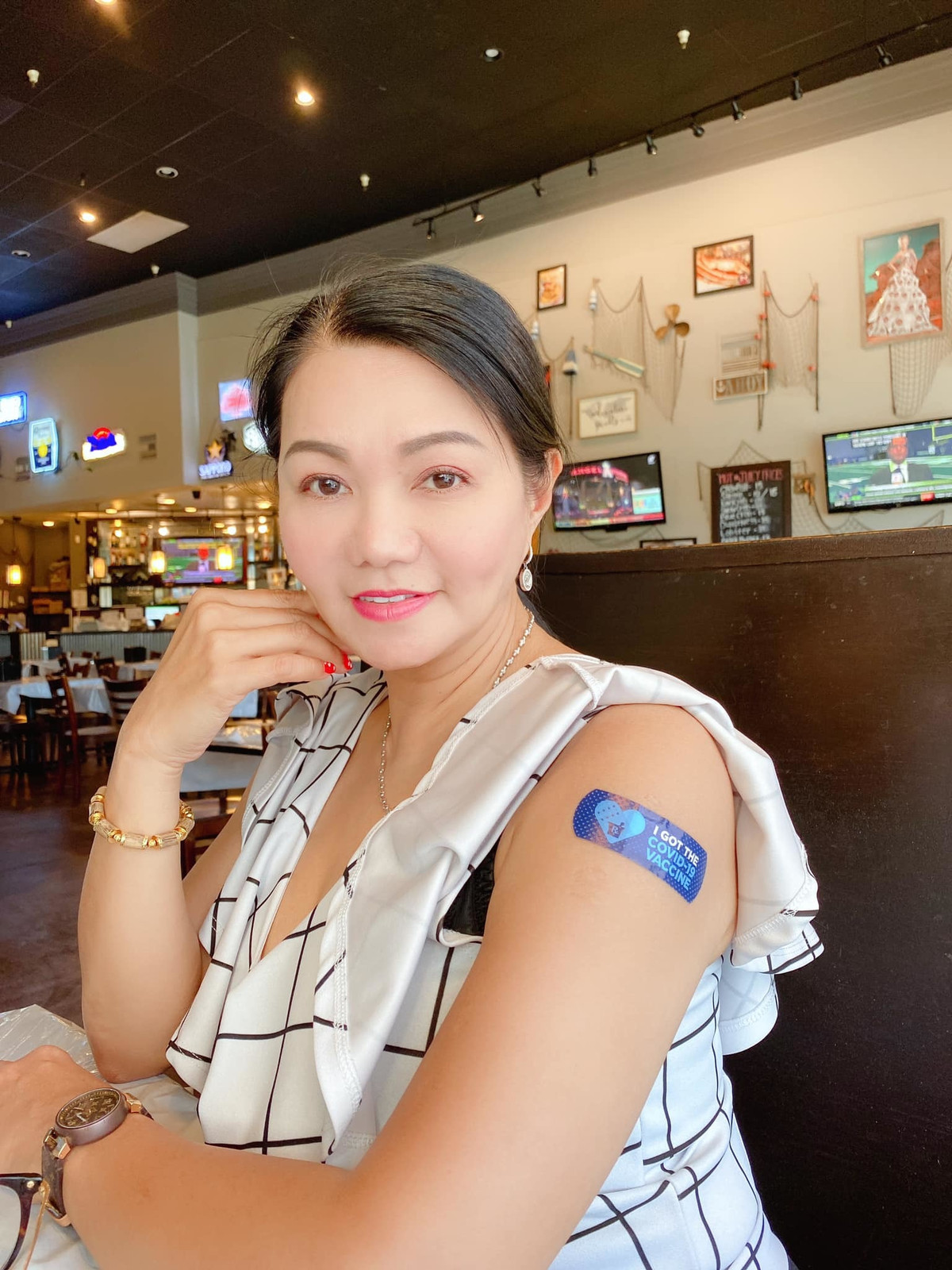 Sao Việt hôm nay 25/9: Ngọc Huyền tiêm tăng cường mũi 3.