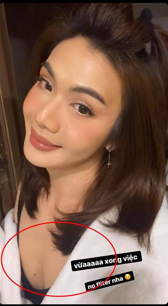 Mới đây, học trò Hà Hồ còn o ép khe ngực gợi cảm, tính đọ dàn mỹ nhân Việt.