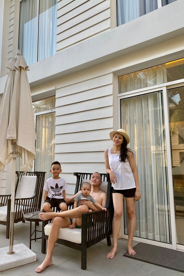 Hiện tại, cựu siêu mẫu kinh doanh để có thêm thu nhập. Cô được chồng cưng chiều, thường xuyên đi du lịch tại những địa điểm nghỉ dưỡng nổi tiếng. 