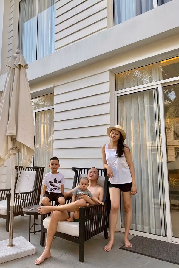 Hiện tại, cựu siêu mẫu kinh doanh để có thêm thu nhập. Cô được chồng cưng chiều, thường xuyên đi du lịch tại những địa điểm nghỉ dưỡng nổi tiếng. 