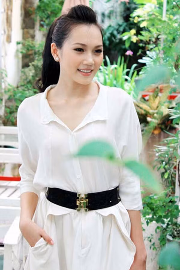 Người đẹp sinh năm 1991 xuất sắc lọt vào top 10 cuộc thi Siêu mẫu thế giới 2010, giành giải Người mẫu mặc áo dạ hội đẹp nhất. Thành công đó đã giúp Ngọc Thạch trở thành một chân dài 9X nổi tiếng trong làng giải trí Việt.