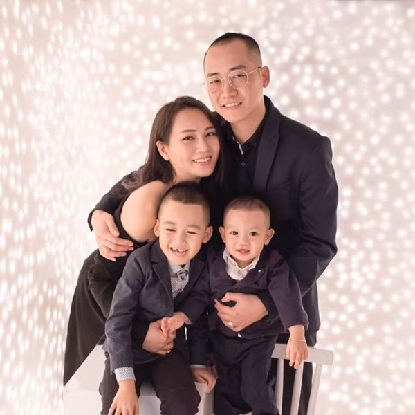 Sau khi kết hôn, Ngọc Thạch lui về tập trung hỗ trợ công việc kinh doanh và chăm sóc gia đình nhỏ.