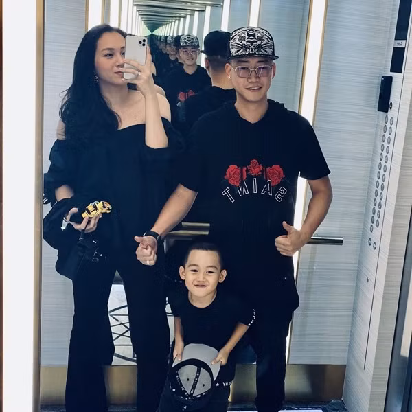 Nữ siêu mẫu từng chia sẻ, cô đi làm ở công ty nhà chồng, bắt đầu đi làm ở vị trí nhân viên kế toán với mức lương 5 triệu một tháng.