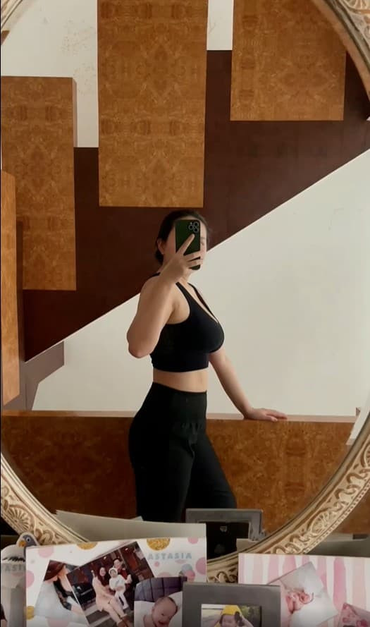 Mới đây, Phan Như Thảo gây chú ý khi đăng clip khoe vóc dáng của mình. Có thể thấy, cô đã giảm được khá nhiều kg nên vòng eo nhỏ hơn trước đây.