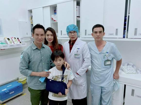 Con trai cua Ly Hai - Minh Ha gay tay dip Tet phai bo bot