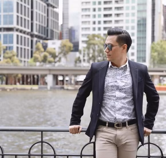 "Đàn ông nhất định phải có 2 thứ: một là trái tim nóng, 2 là cái đầu lạnh", diễn viên Việt Anh chia sẻ.