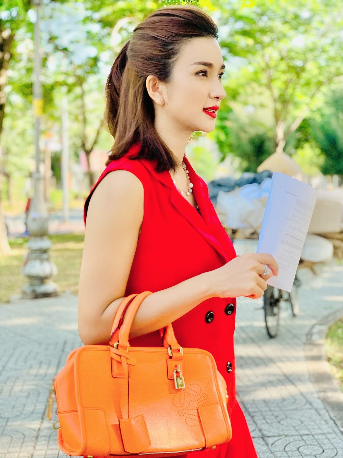 Kim Tuyến xinh đẹp ngày quay phim mới.