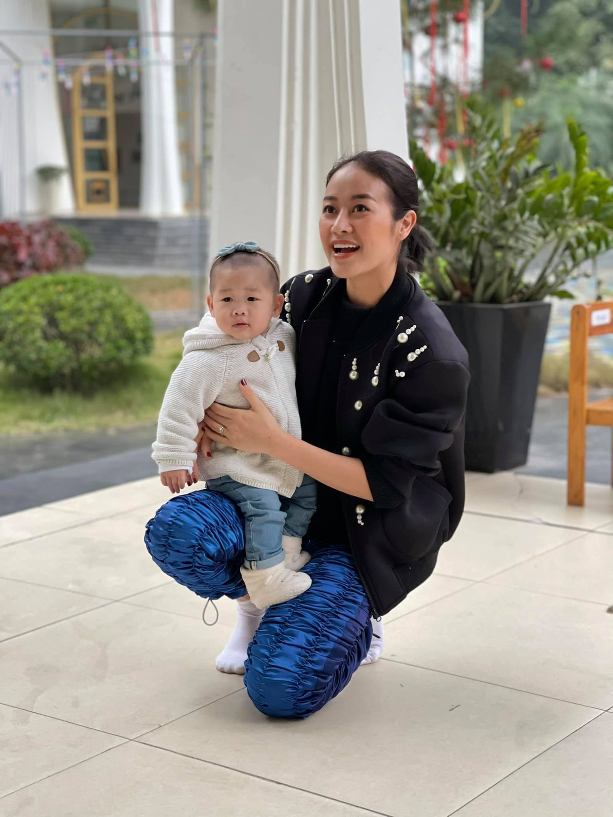 "Đưa con đến lớp lúc nào cũng vui và háo hức vì con đã quen với lớp với trường và lí lắc lắm ạ".