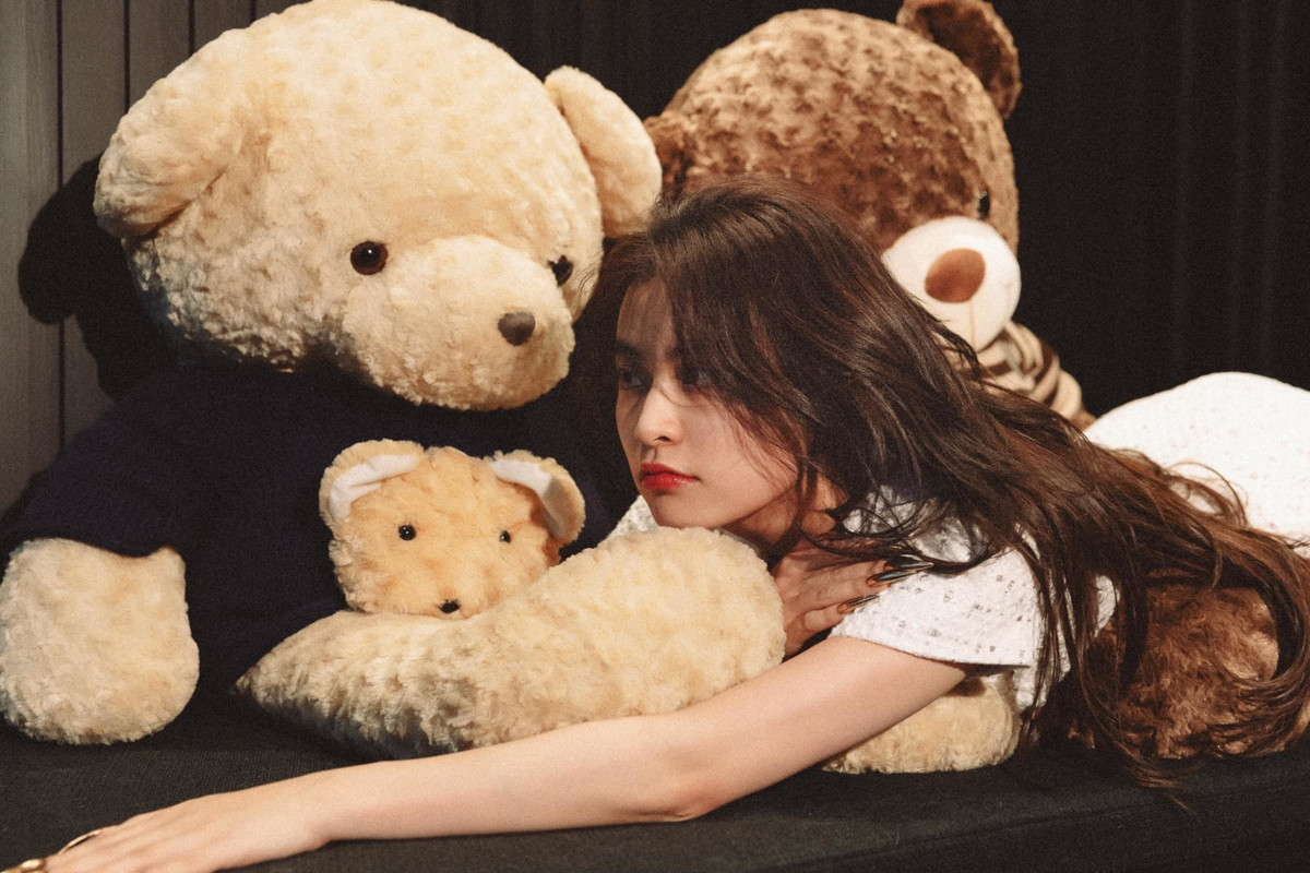 Hoàng Thuỳ Linh khoe loạt ảnh xinh đẹp dù trang điểm nhẹ nhàng.