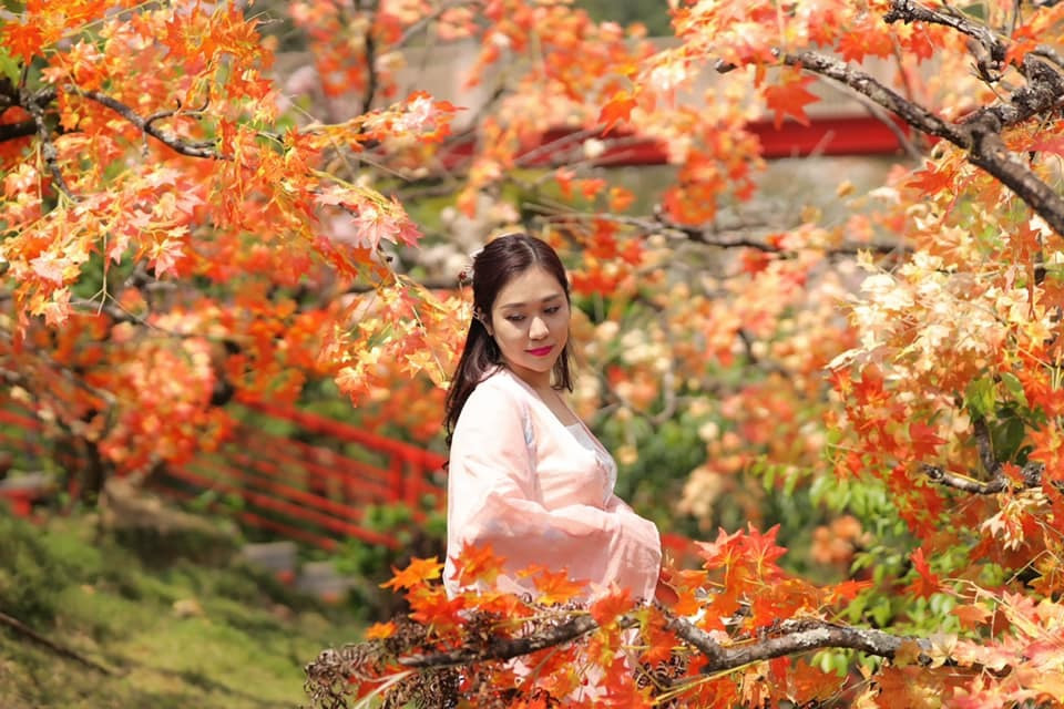 Là giảng viên, lại làm trong quân đội nên vợ Tự Long khá kín tiếng.