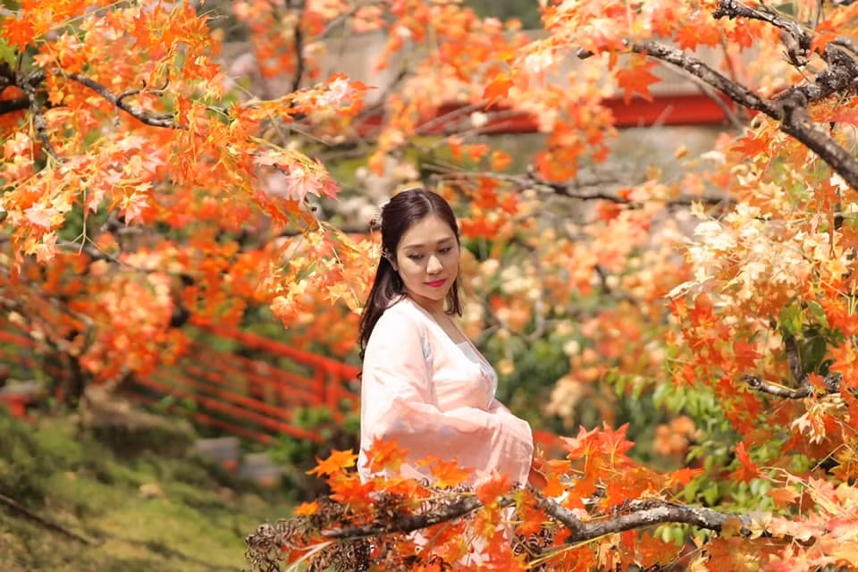 Là giảng viên, lại làm trong quân đội nên vợ Tự Long khá kín tiếng.