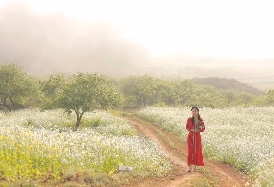 "Gia đình tôi thường có những niềm vui bên nhau rất đơn giản như cùng đi chợ, đi mua sắm hoặc rồi những buổi sinh nhật, kỷ niệm tại nhà. Chúng tôi không thường lựa chọn sự xa hoa hay cầu kỳ, với tôi, các thành viên trong gia đình ở bên nhau là điều tuyệt vời nhất", chị Minh Nguyệt tâm sự với VietNamNet. 