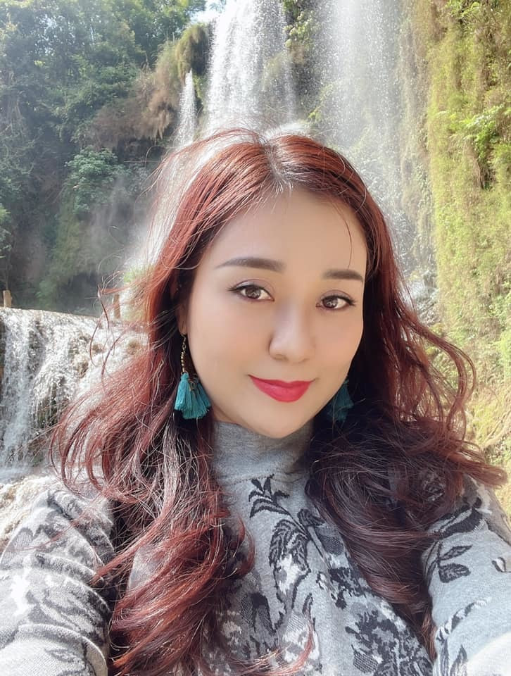 Bản thân Minh Nguyệt luôn tâm niệm: "Tôi luôn cố gắng dành hết thời gian cho gia đình và sắp xếp công việc một cách khoa học, hợp lý nhất. Cuộc sống luôn có những điều bất ngờ và thú vị nhưng ít ra trong thời điểm này tôi tự tin mình đã đem đến những gì tốt nhất cho chồng con và gia đình nhỏ của tôi".