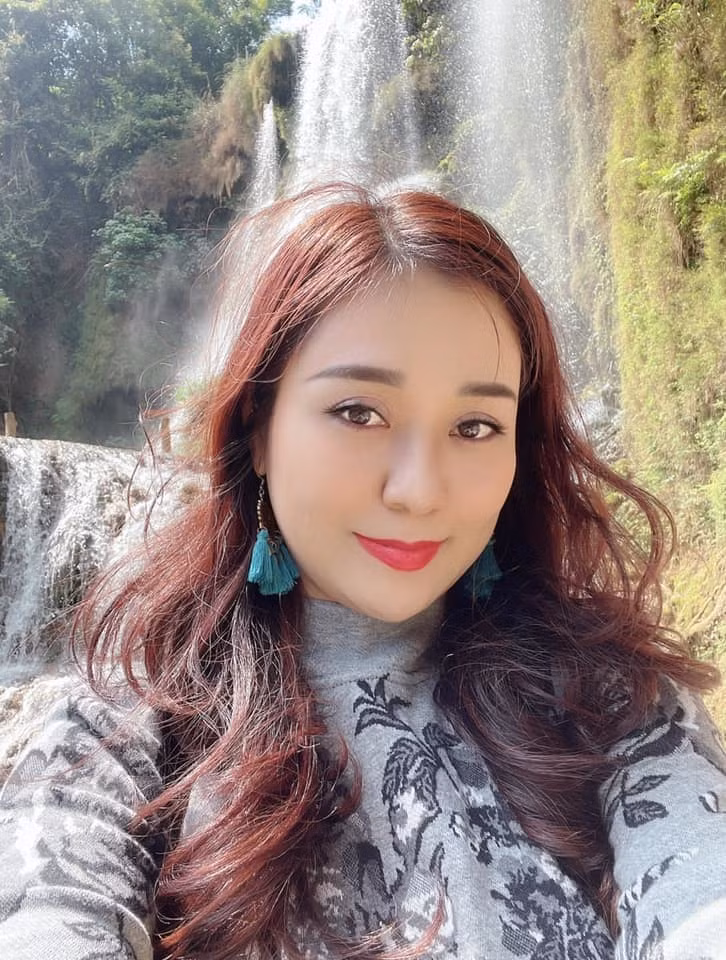 Bản thân Minh Nguyệt luôn tâm niệm: "Tôi luôn cố gắng dành hết thời gian cho gia đình và sắp xếp công việc một cách khoa học, hợp lý nhất. Cuộc sống luôn có những điều bất ngờ và thú vị nhưng ít ra trong thời điểm này tôi tự tin mình đã đem đến những gì tốt nhất cho chồng con và gia đình nhỏ của tôi".