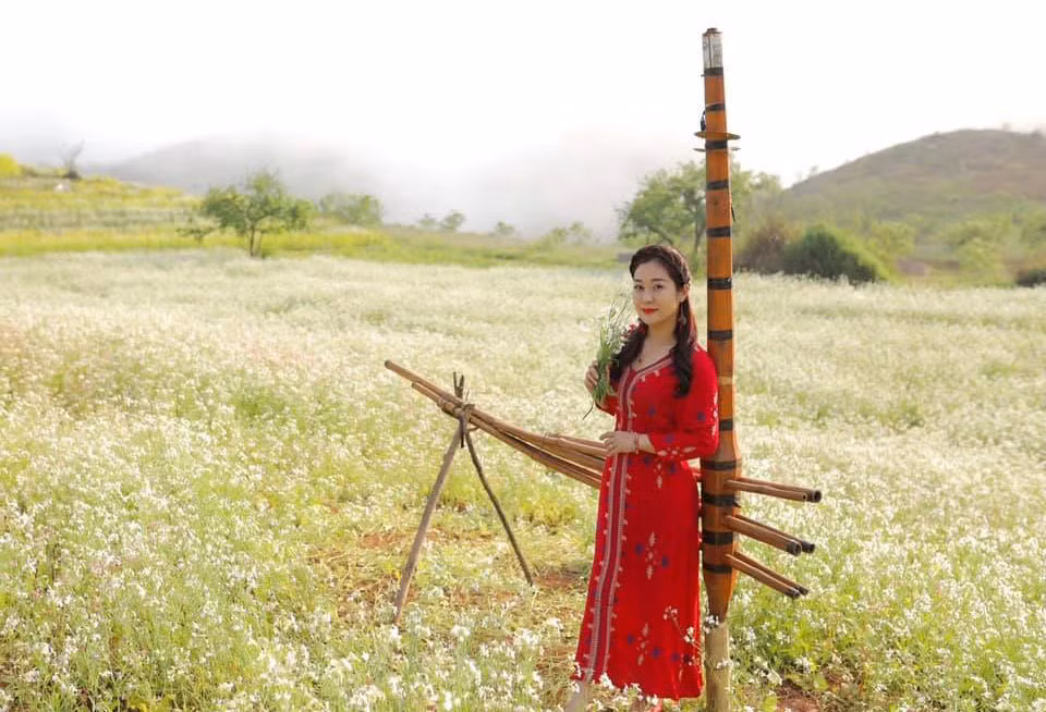 Khác với nhiều cô vợ thích hàng hiệu hay "check-in" ở những nơi sang chảnh thì vợ Tự Long lại có niềm vui đơn giản.