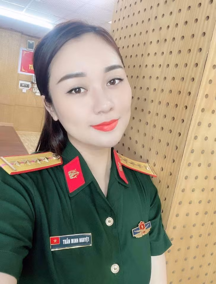 Bà xã NSND Tự Long luôn trân quý tình cảm dù là nhỏ nhất.