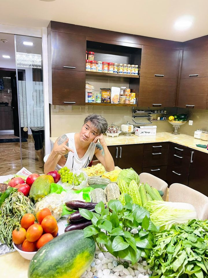 Đàm Vĩnh Hưng khoe tài sản "khủng" mùa dịch.