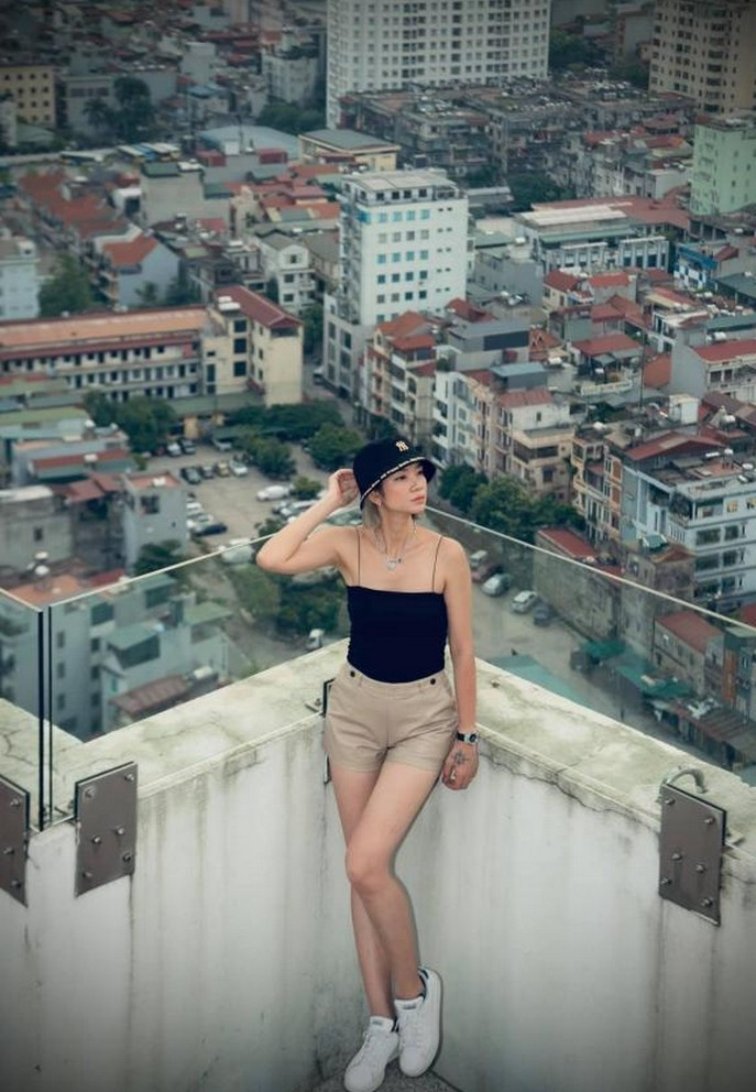 Siêu mẫu Hạ Vy khoe sắc vóc cân đối sau quá trình ăn uống và tập luyện nghiêm ngặt.