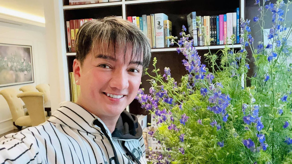 "Mùng 1 Tết năm nay bé đang định để tóc này. Nhưng sợ Vũ Hà tưởng con của Đàm Vĩnh Hưng rồi lại lì xì", Mr. Đàm dí dỏm.