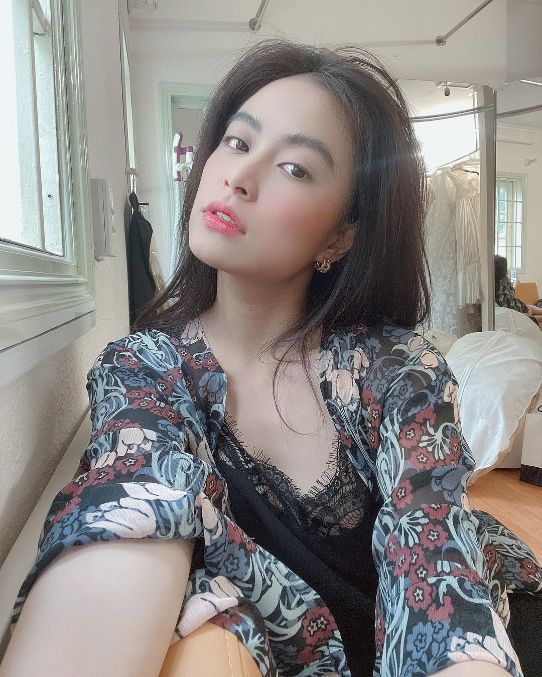 Hoàng Thuỳ Linh khoe bức ảnh cận mặt xinh đẹp.