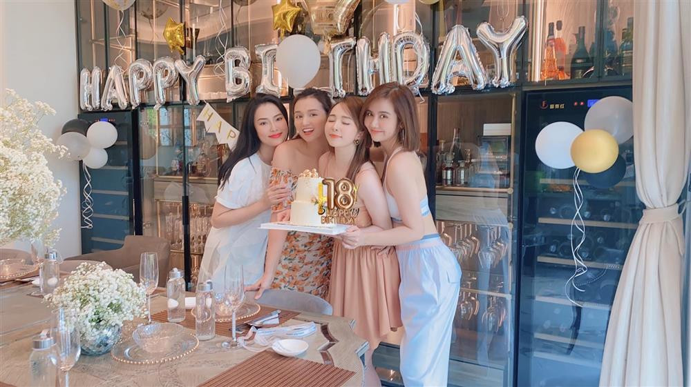 ...thì cũng lấy bánh sinh nhật để vòng 1 đã được trùng tu của mình trông bớt phô phang.