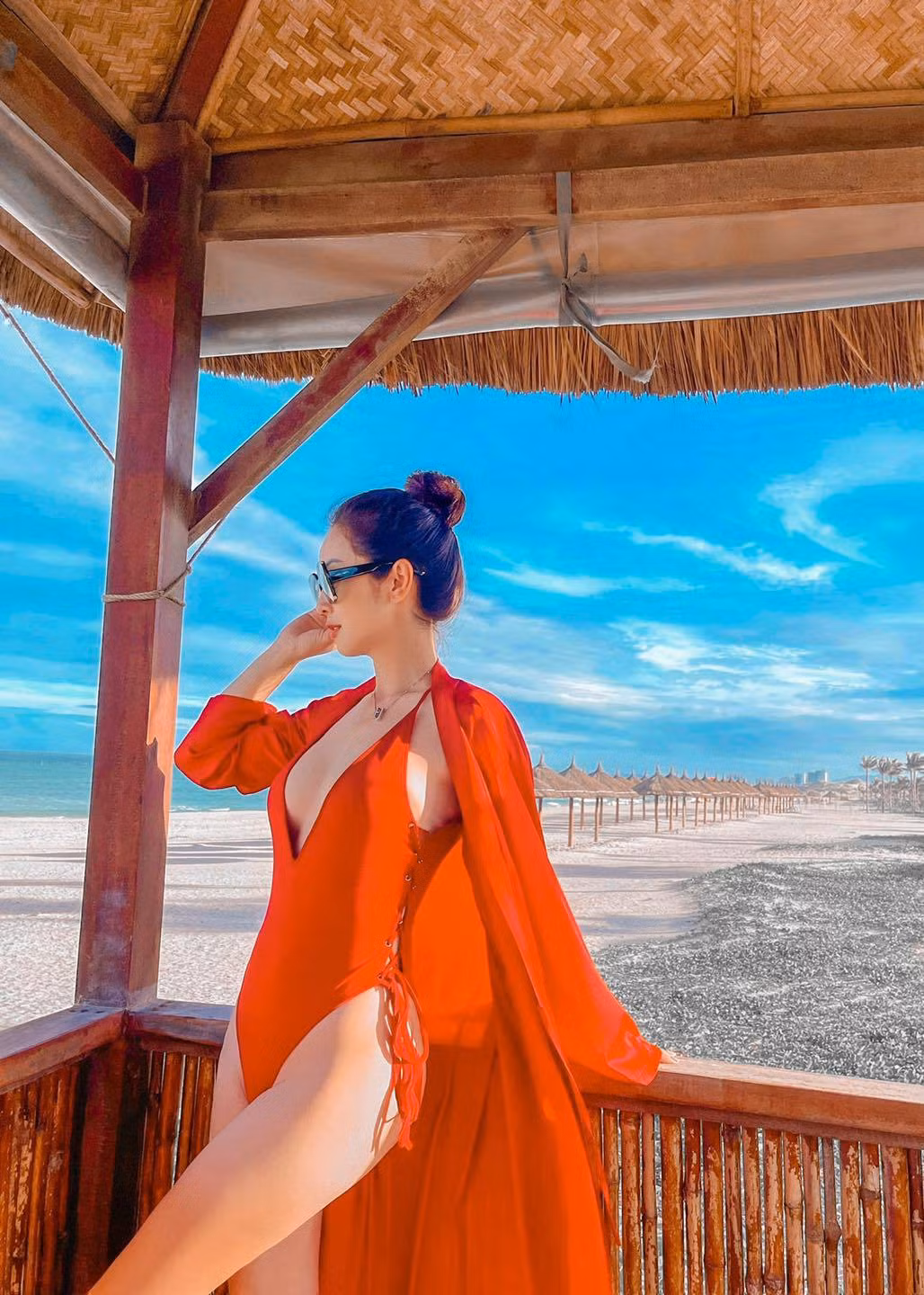 Hoa hậu từng chia sẻ không áp dụng bất kỳ chế độ ăn uống khắc nghiệt nào để giảm cân và đặc biệt cô cho con dùng sữa mẹ hoàn toàn, giúp cơ thể có thể tự đốt cháy lượng calo dư thừa.