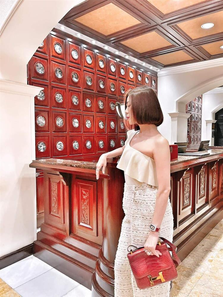 Tuy nhiên, không ít người cho rằng Lệ Quyên bị quần áo "phản chủ" như các lần trước mà thôi.