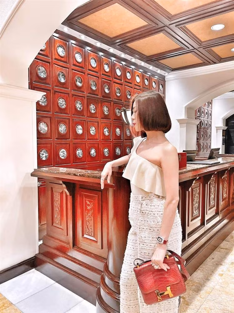 Tuy nhiên, không ít người cho rằng Lệ Quyên bị quần áo "phản chủ" như các lần trước mà thôi.