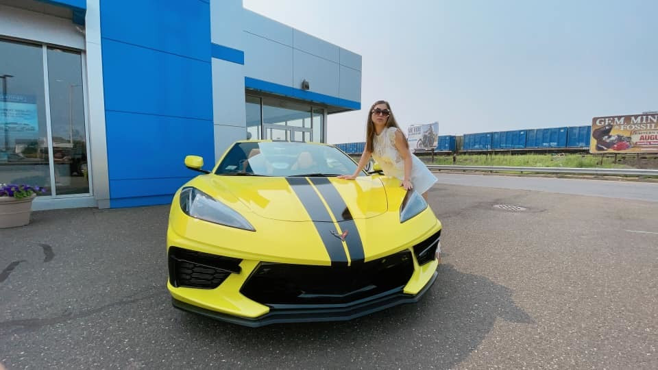 Phạm Thanh Thảo được chồng đại gia tặng xe.