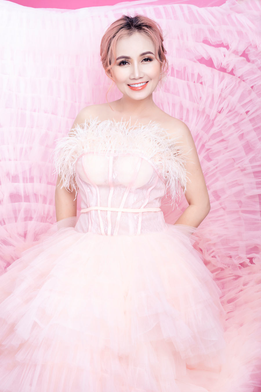 Dien vien Hoang Yen hen ho ban trai kem 16 tuoi sau ly hon-Hinh-8