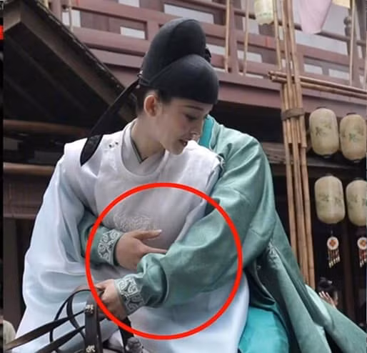 Tranh cai canh phim Hua Nguy Chau dong cham nguc Co Luc Na Trat-Hinh-3