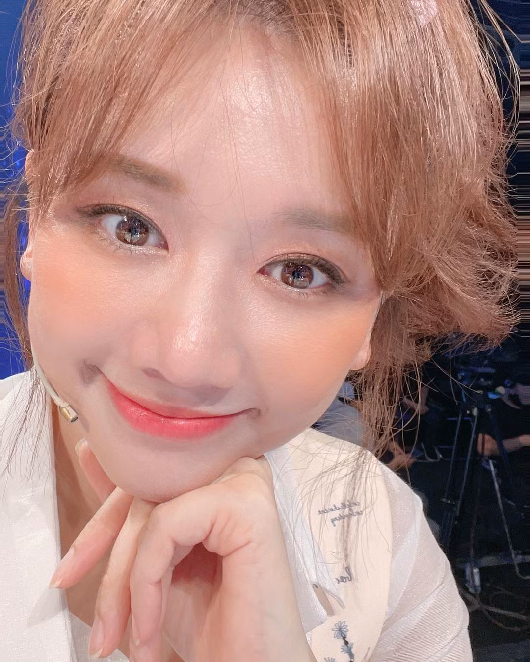 Hari Won chụp cận khoe nét trẻ trung tuổi 36.